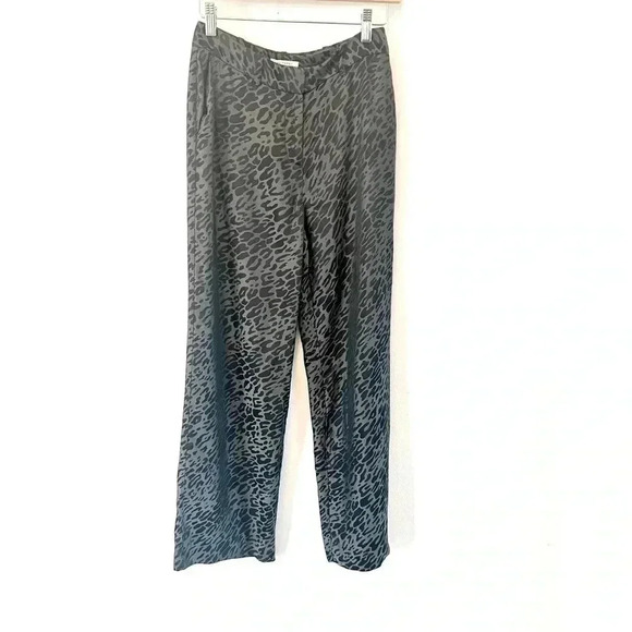 Equipment Femme Arwen Silk Wide Leg Gray Leopard PrintTrousers Size 2 - Picture 2 of 11